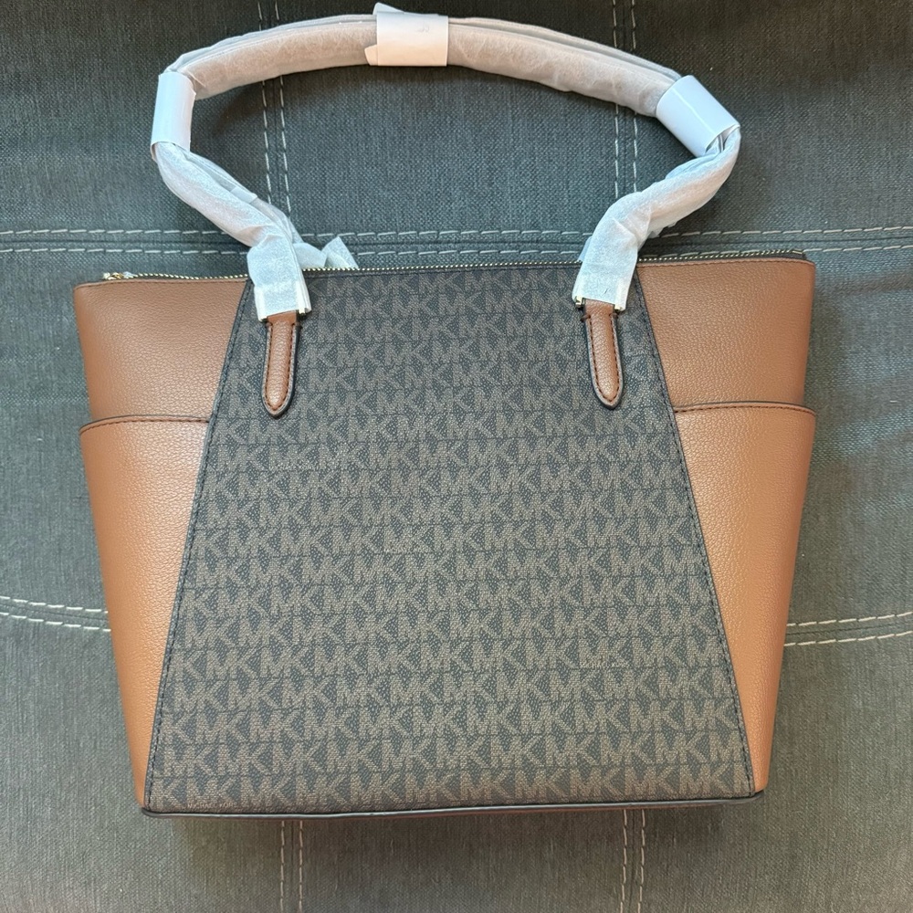 NWT Charlotte Large Logo and Leather Top-Zip Tote Bag - Picture 4 of 7